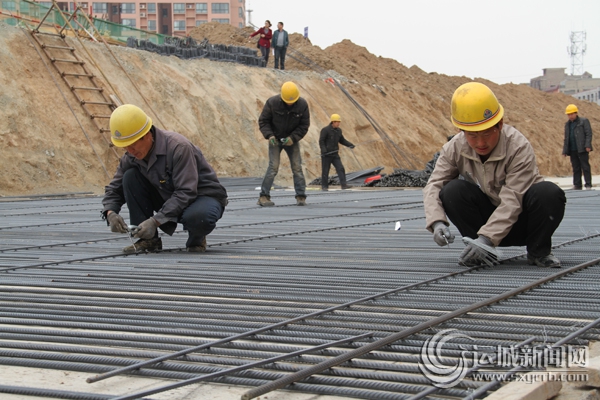 河东西街延长线：跨铁路高架桥已完成120根桩基浇筑