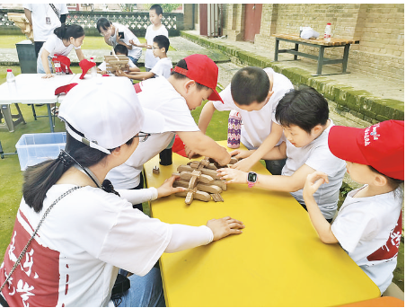 芮城县青少年活动中心组织学生在永乐宫研学