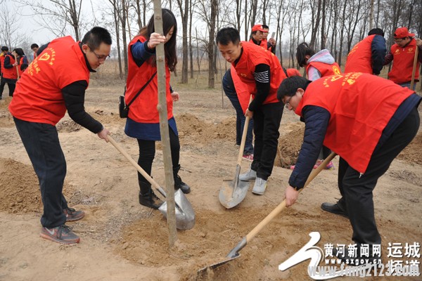 山西永济：纪委志愿者假日义务植树