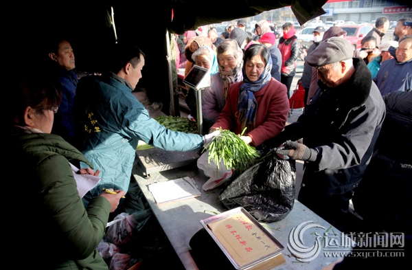 平抑物价昨日启动 市民喜购副食品