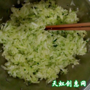 清淡的黄瓜鸡蛋水饺