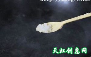 蒜香西兰花炒脆皮肠怎么做