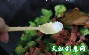 蒜香西兰花炒脆皮肠怎么做