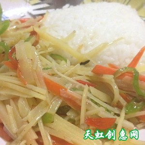 青椒土豆丝盖饭怎么做