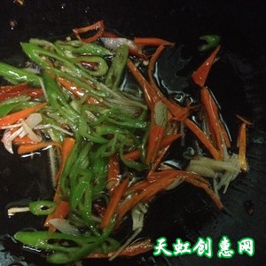 青椒土豆丝盖饭怎么做