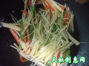 青椒土豆丝盖饭怎么做