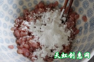 洋葱酱肉丁包子怎么做