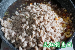 洋葱酱肉丁包子怎么做