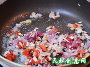 蛋包杂锦土豆泥怎么做