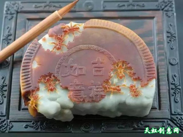 翡翠工艺品作品欣赏《月饼》