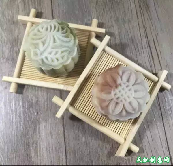 翡翠工艺品作品欣赏《月饼》