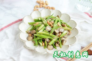 腰果芦笋炒草菇怎么做