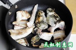 私家厨房|蒜香红油豆花鱼怎么做