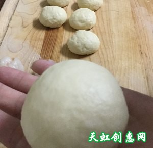 私家厨房|麻薯蛋黄肉松小面包怎么做