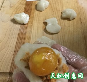 私家厨房|麻薯蛋黄肉松小面包怎么做