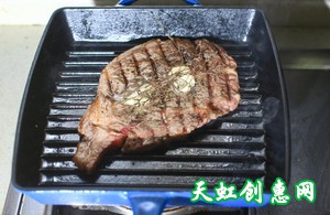 肉眼牛排佐香煎桃子沙拉怎么做