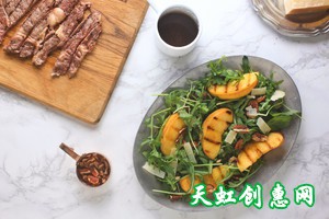 肉眼牛排佐香煎桃子沙拉怎么做