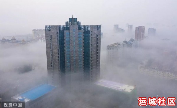 运城上空现平流雾景观 城市犹如“天空之城(无人机照片)