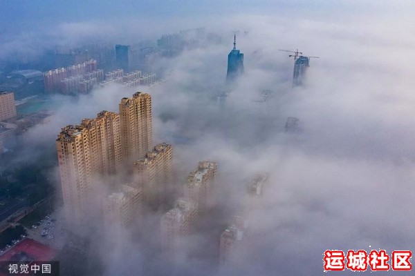 运城上空现平流雾景观 城市犹如“天空之城(无人机照片)