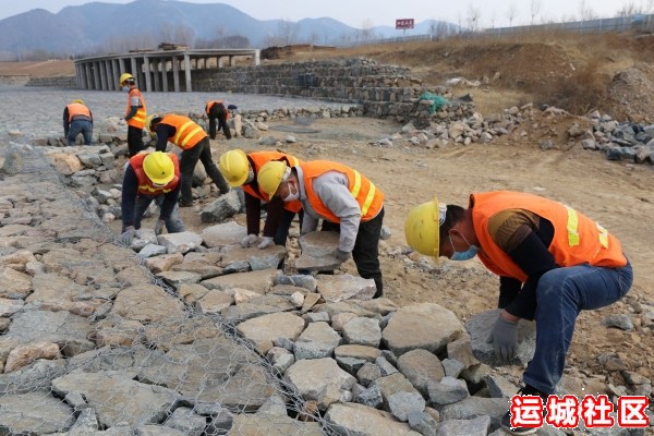 抗击疫情抓生产 万众一心迎春来(记者摄影)