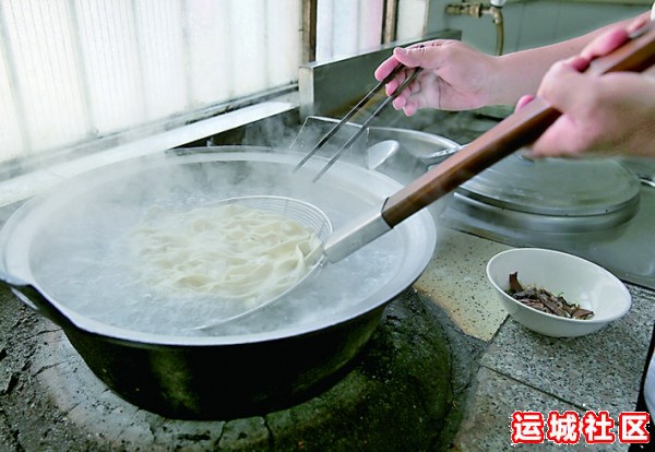 平陆油泼面——简单的食材中品尝生活的本真