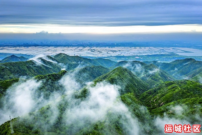 平陆县张店镇中条山雨后景色