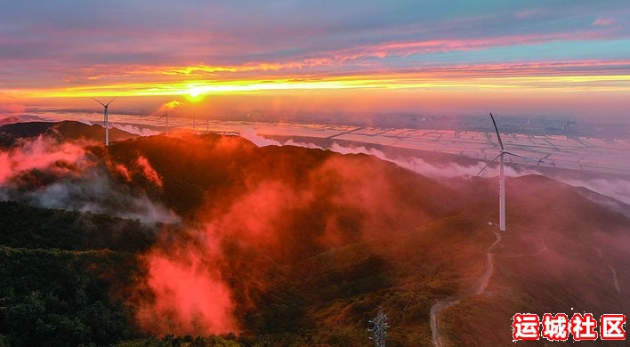 平陆县张店镇中条山雨后景色