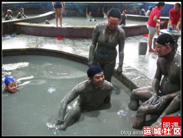 中国死海运城盐湖黑泥浴