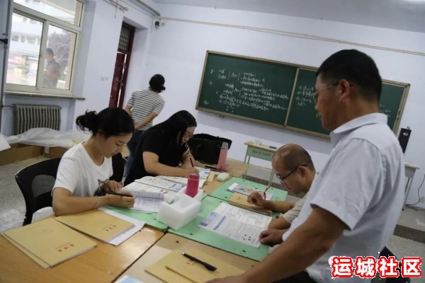 龙翔实验中学扎实开展开学前集体备课