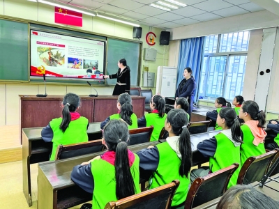 湖区河东西街社区联合红旗小学宣讲清明节习俗