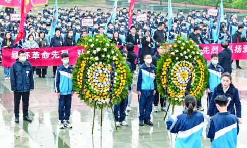 盐湖区理想学校组织师生祭奠缅怀革命先烈