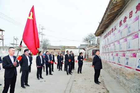 万荣县城镇中学赴红色文化教育基地参观学习接受红色洗礼