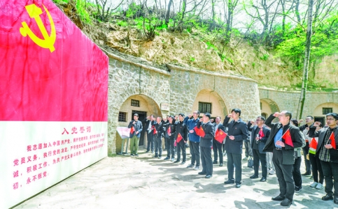 运城日报社赴绛县迴马岭红色教育基地参观学习