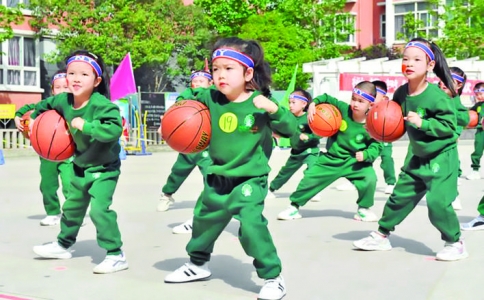 盐湖区橄榄树幼儿园亲子运动会庆祝“五一”国际劳动节