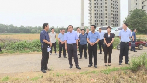 平陆县委书记调研新建南城小学和新建文化中心项目建设情况