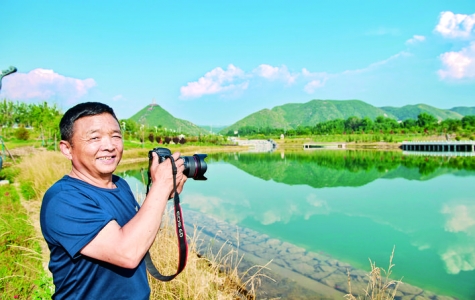 退休干部张秀峰夏县白沙河公园&quot;画&quot;党恩