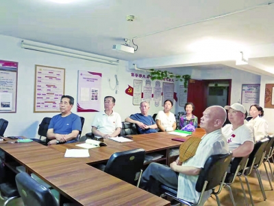 退休老党员杨祁明生于中国心潮澎湃——庆祝中国共产党成立100周年