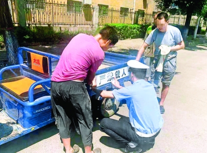 三轮车载人违法，运城交警提醒你不要再载人！