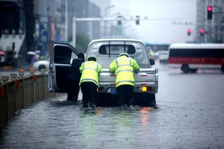 暴雨袭来，运城不怕，民警在！