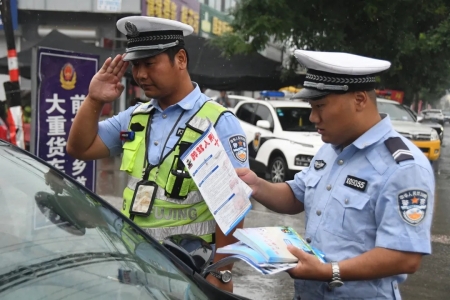 暴雨袭来，运城不怕，民警在！