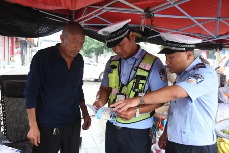 暴雨袭来，运城不怕，民警在！