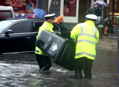 暴雨袭来，运城不怕，民警在！