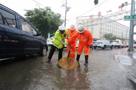 暴雨袭来，运城不怕，民警在！