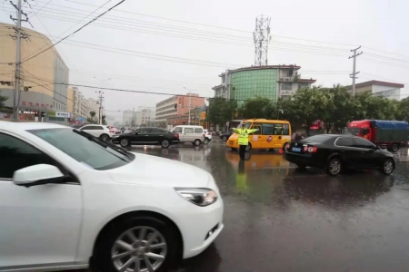 暴雨袭来，运城不怕，民警在！