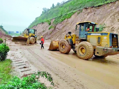 山区路段泥石流肆虐，运城公路分局日夜抢险