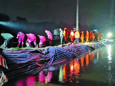 汾河抗洪，运城市干部群众阻击洪峰