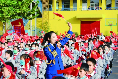 闻喜县文联国庆文艺演出舞出了群众对党和祖国的感激之情