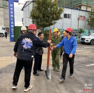 润中天建筑公司奔汾河抗洪抢险，赴连泊滩集结待命