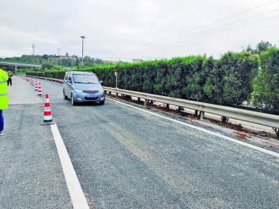 侯平高速运三段K120+200处经过近10天抢修道路恢复正常通行