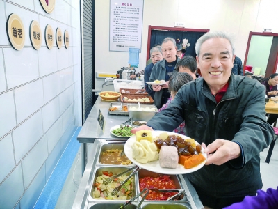 府东街社区爱心食堂提供一日三餐，老年人吃饭事儿不小，运城饭圈来了！